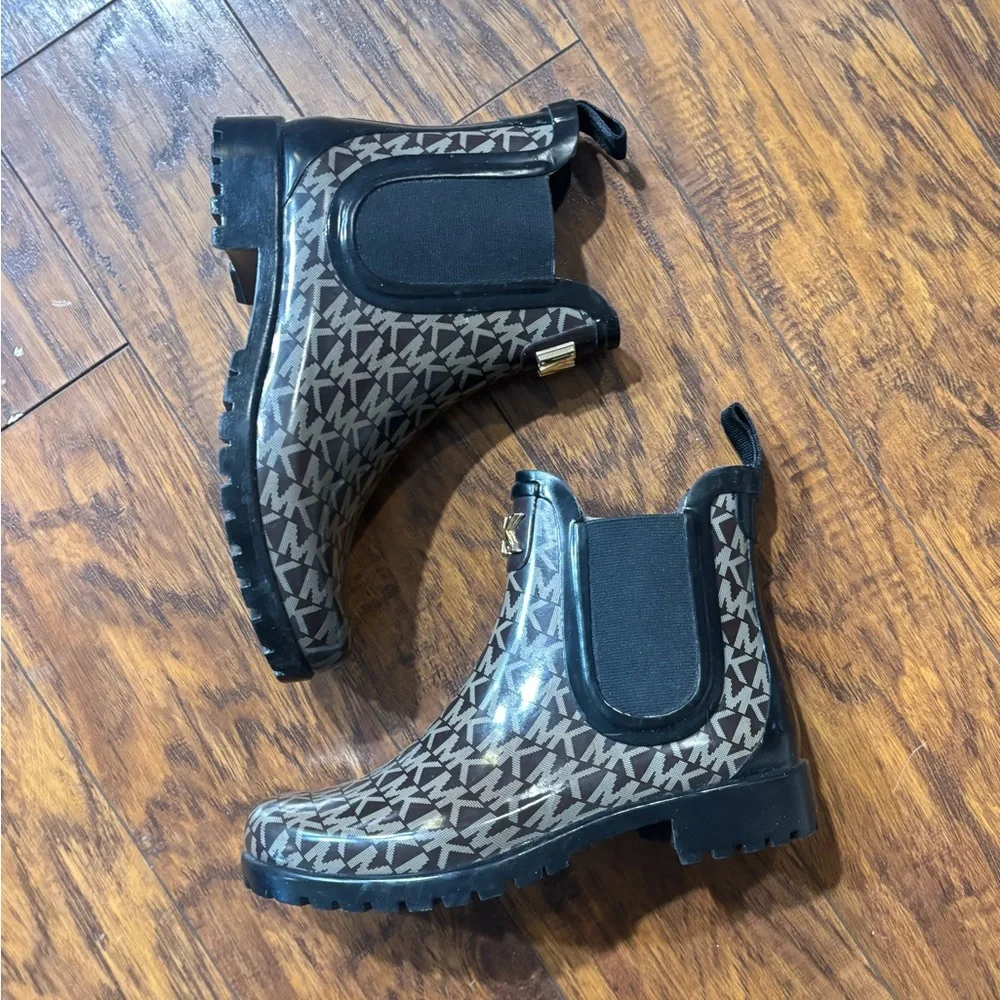 Michael Kors Women’s Brown Rain Boots - Picture 4 of 6